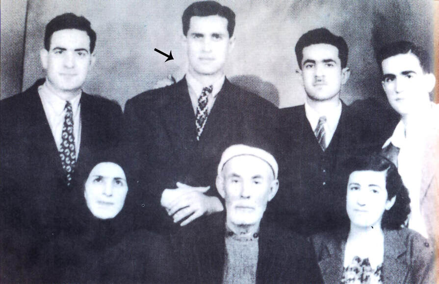 الأب عفيف عسيران مع عائلته